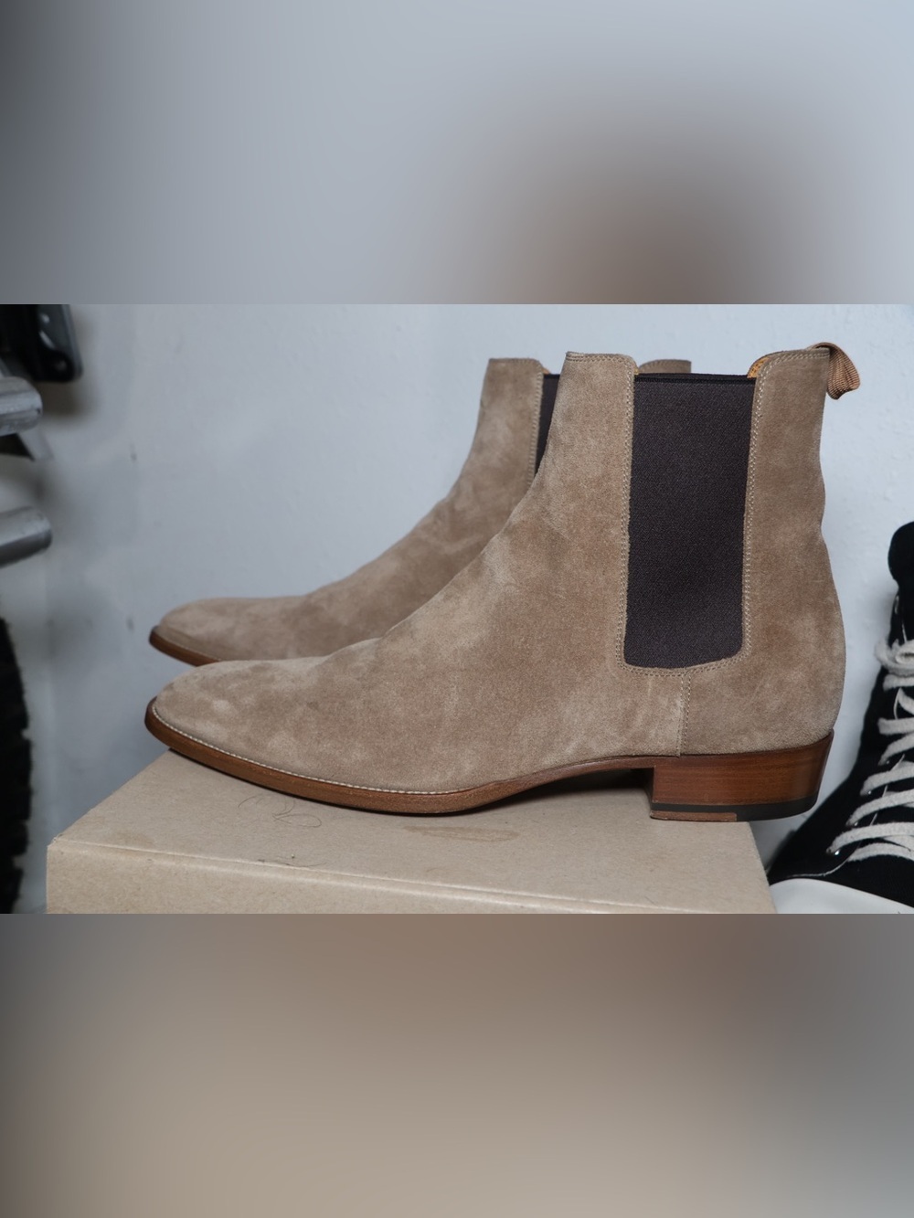 Saint Laurent Wyatt 30 Suede Chelsea Boots - Picture 3 of 9